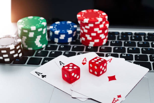 Evolution Gaming live-dealer table with real dealer and multi-camera view
